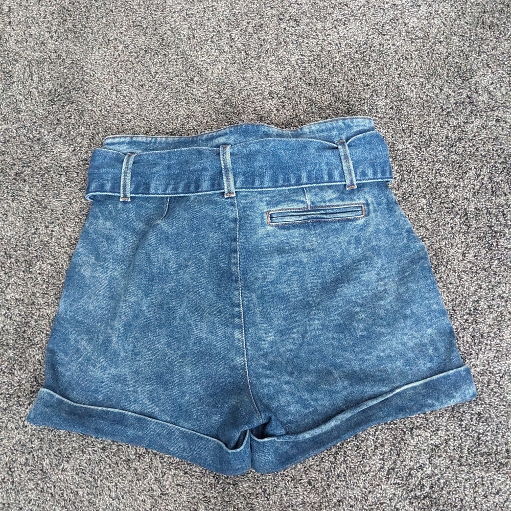 Sezane Alvino Shorts (36) - Picture 4 of 10